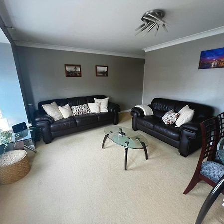 Majestic, Modern & Spacious Harbour-View Apartment With Parking Whitby Exterior photo
