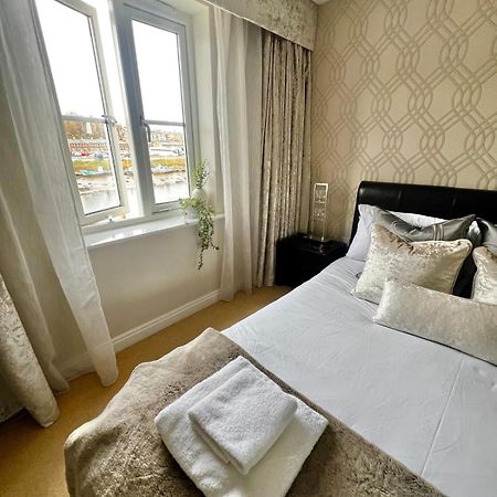 Majestic, Modern & Spacious Harbour-View Apartment With Parking Whitby Exterior photo