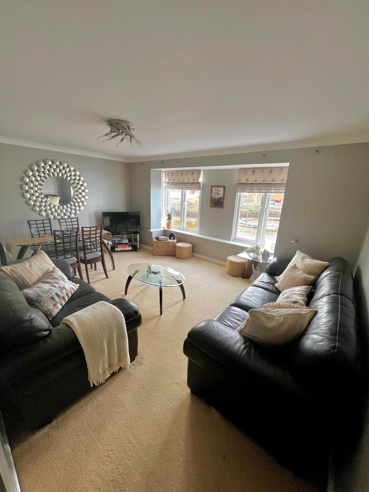 Majestic, Modern & Spacious Harbour-View Apartment With Parking Whitby Exterior photo