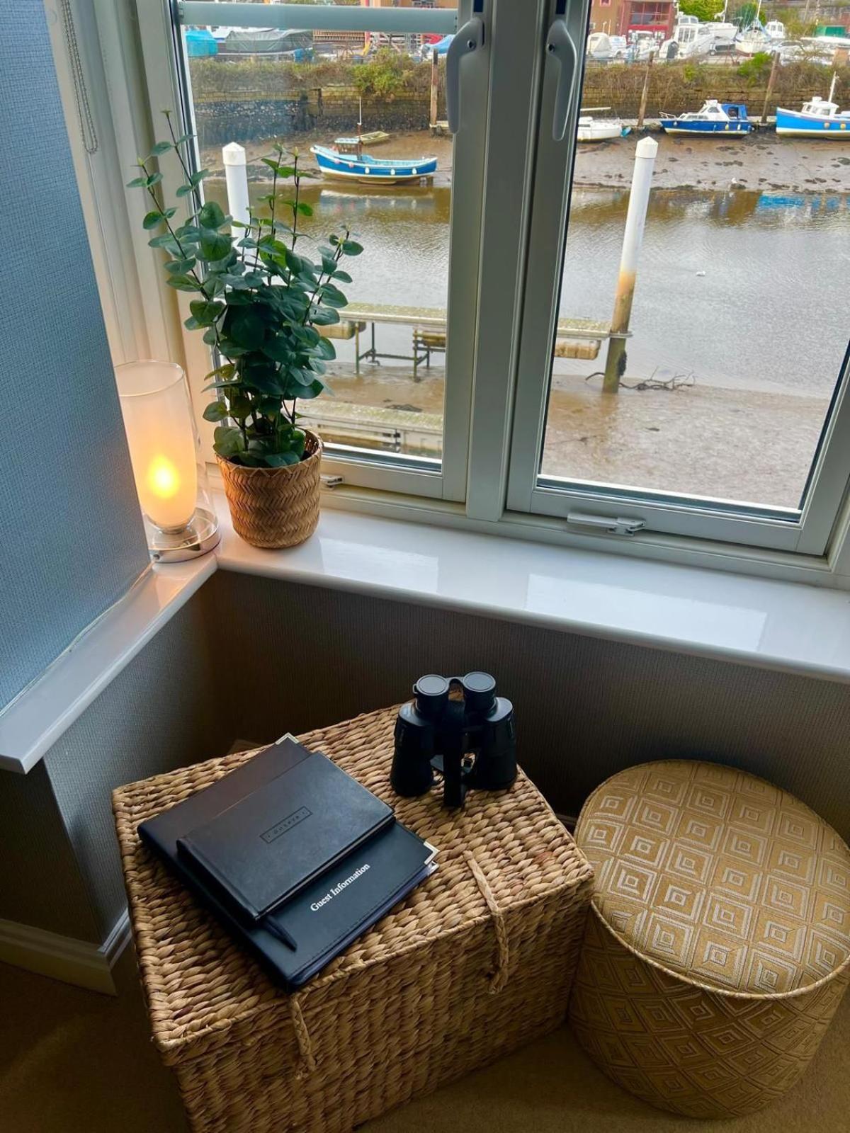 Majestic, Modern & Spacious Harbour-View Apartment With Parking Whitby Exterior photo